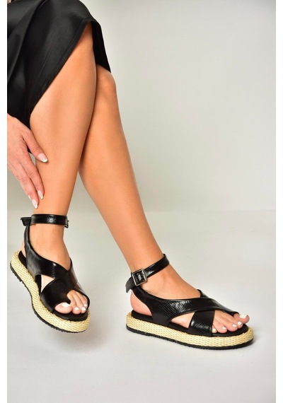 Fox Shoes U973264507 Siyah Yılan Baskı Kadın Sandalet Siyah