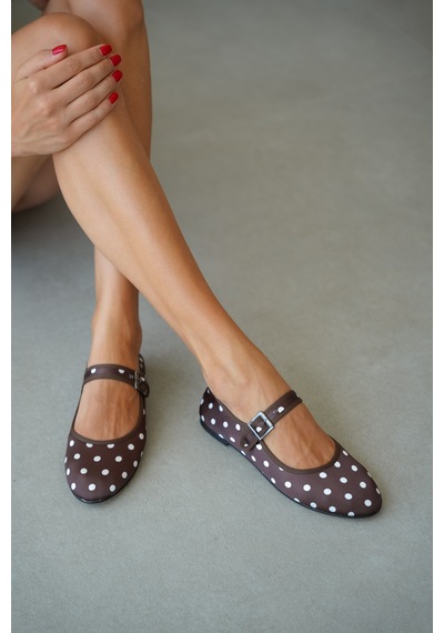 Selin Shoes Celeste Puantiye Desen Düz Taban Ayarlanabilir Toka Detay Kadın Babet- Kahverengi Selin Shoes Celeste Puantiye Desen Düz Taban Ayarlanabilir Toka Detay Kadın Babet- Kahverengi