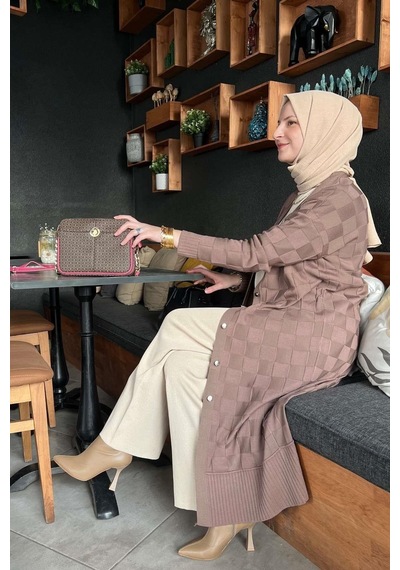 Rabia Şamlı Dama Desenli Sütlü Kahve Triko Hırka Normal