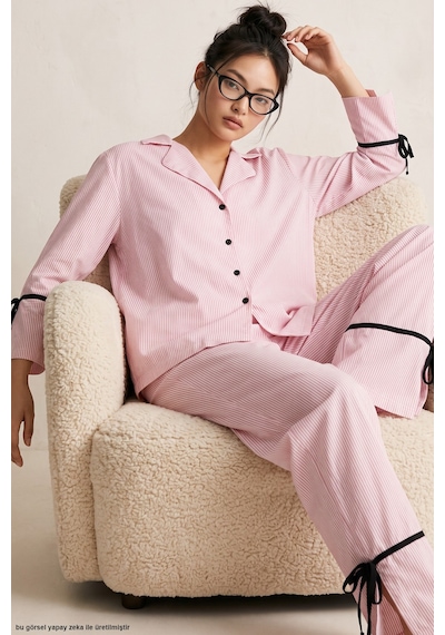 Siyah İnci Desenli Biye Yırtmaç Detaylı Yumuşak Tuşe Kışlık Düğmeli Örme Pijama Takımı 8079 Pembe Beyaz Çizgi