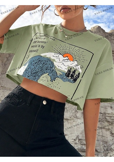 Flood Of Style Crop Ckod-232913 Dalgalı Ve Sloganlı Grafik Düşük Omuz Kısa Nane Yeşili