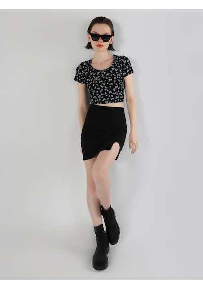 Colins Slim Fit Yuvarlak Yaka Çiçekli Kadın Lacivert Kısa Kol Tişört Cl1063448 Q1.v2 Nav Lacivert