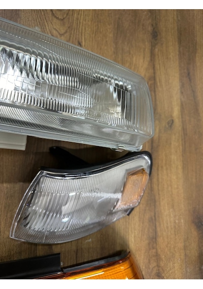 Toyota Corolla Ae101 Ön Far + Sinyal + Stop Seti 1993-1998