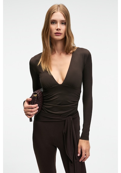 Grımelange TEVRINE Kadın Kruvaze Yakalı Esnek Kumaşlı Uzun Kollu Çıtçıt Kapamalı Slim Fit Koyu Kahverengi Bluz