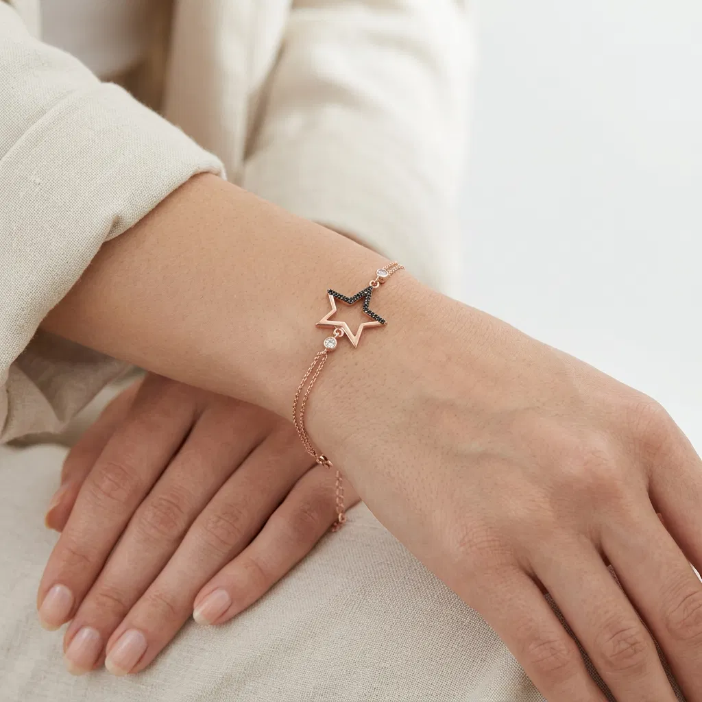 925 Ayar Gümüş Siyah Taş Detaylı Yıldız Figürlü Rose Gold Kadın Bileklik