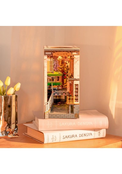Rolife Tgb01 Sakura Densya Kitap Köşesi Book Nook Dıy Minyatür Maket Model Seti Mini Dollhouse 3d Model Kit Detaylı Dekoratif Hobi Seti 3d Puzzle Tiny House