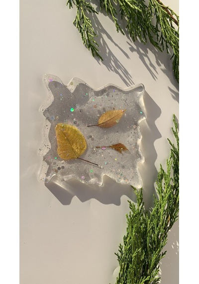 Şeffaf Epoksi İçinde Glitter Ve Kurutulmuş Yapraklı Dalgalı Kare Şeffaf