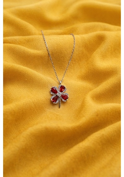 Çekirdekjewelry 925 Ayar Gümüş Kırmızı Taşlı Yonca Kolye Zirkon Taşlı Şık Kadın Kolye Gümüş