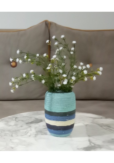 Vazoda Beyaz Yapay Çiçek Dekoratif Mavi Örgü Poliresin Vazo Dahil 7 x 7 x 16 CM