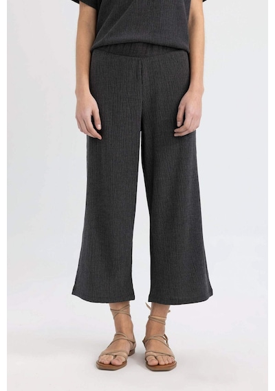 DeFacto Wide Leg Geniş Bol Paça Normal Bel Bürümcük Kapri Pantolon C4329AX24SPBK81