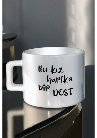 Bu Kız Harika Bir Dost Baskılı Çay Fincanı Beyaz