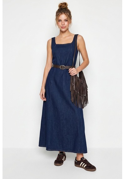 Shade Kadın Geniş Yaka Askılı Kemerli Kloş Denim Elbise 6084 60286108 - Lacivert