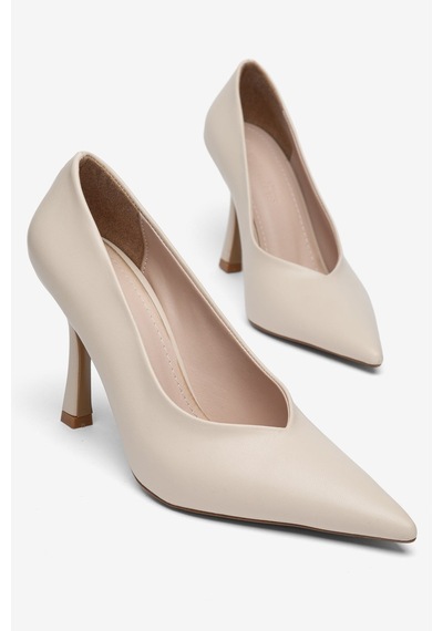 Dilimler Ayakkabı Büyük Numara Kadın İnce Topuklu Stiletto Ayakkabı Bej Sivri Burun V Yüz-5355 Dilimler Ayakkabı Büyük Numara Kadın İnce Topuklu Stiletto Ayakkabı Bej Sivri Burun V Yüz-5355