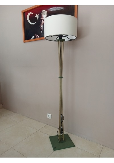 Krem Başlık Ahşap Lambader -köşe Lambası- Orman Yeşili