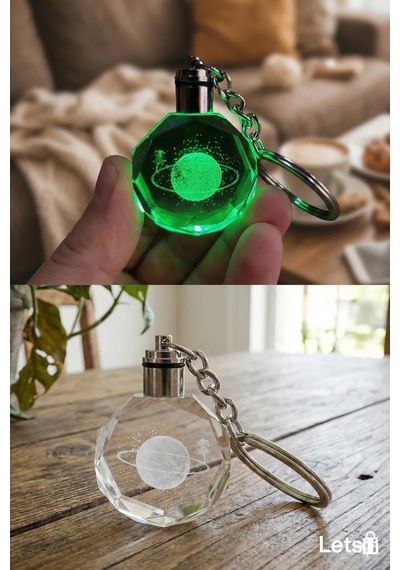 Renk Değiştiren Işıklı Kristal Anahtarlık Satürnlü Kız Motifli 10 Cm Çok Renkli