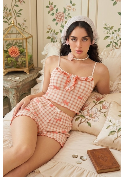Bella Notte Kadın Pembe Ekose Fiyonk Desenli Askılı Crop Atlet Ve Fırfırlı Şort Pijama Takımı
