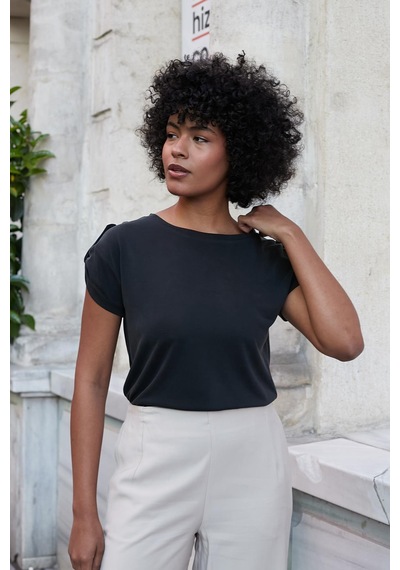 Jument Kadın Modal Penye Geniş Sıfır Yaka Düşük Omuzlu Apoletli Kısa Kol T-shirt Bluz-siyah Siyah Jument Kadın Modal Penye Geniş Sıfır Yaka Düşük Omuzlu Apoletli Kısa Kol T-shirt Bluz-siyah Siyah