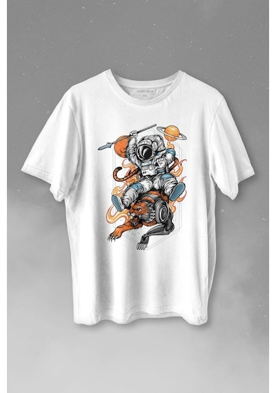 Aslan Üstünde Mızraklı Savaşçı Astronot Uzay Baskılı Tişört Unisex T-shirt 001