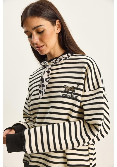 Shade Kadın Fular Detaylı Leopar Nakışlı Çizgili Üç İplik Şardonlu Oversize Sweatshirt 6973 60283818 - Ekru-siyah Çok Renkli Shade Kadın Fular Detaylı Leopar Nakışlı Çizgili Üç İplik Şardonlu Oversize Sweatshirt 6973 60283818 - Ekru-siyah Çok Renkli