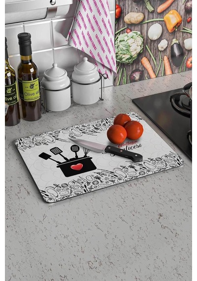 Tr Mutfağın Kraliçesi Desenli Cam Kesme Tahtası - Kesim Tablası 30x40 Cm Diğer