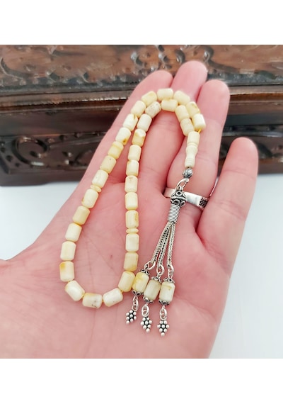 Damla Kehribar Kapsül Kesim Gümüş Püsküllü Tesbih... Damla Gr : 8,2 Gümüş Gr : 3,2 Ölçü : 5,5 X 8,5 Sarı