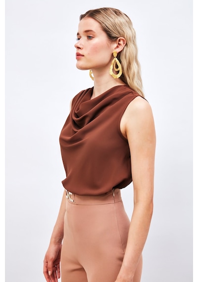 Sateen Degaje Yaka Kolsuz Bluz - Kahve