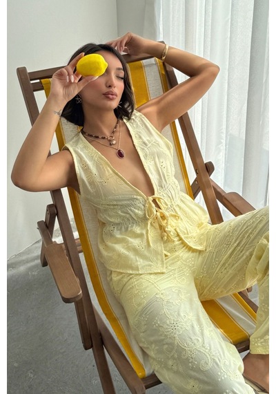 Verymoda Önden Bağlamalı Nakışlı Vual Bluz D2911 Sari