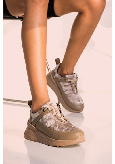 Yeni Bej - Kadife Dolgu Taban Sneaker Model 440583 Bej