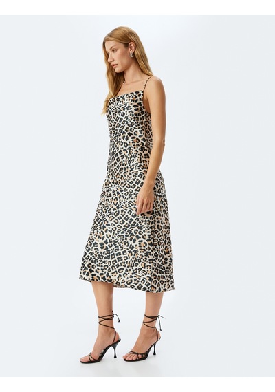 Koton Degaje Yaka Saten Leopar İp Askılı Midi Slip Elbise Bej Desenli 5sak80002fw Ekru Desenli Ekru Koton Degaje Yaka Saten Leopar İp Askılı Midi Slip Elbise Bej Desenli 5sak80002fw Ekru Desenli Ekru