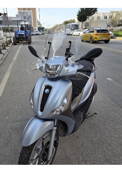 Motocam Piaggio Medley S 150 Ön Cam 2021-2026 Model 56cm Şeffaf Renkli Elcikli Aparatsızdır