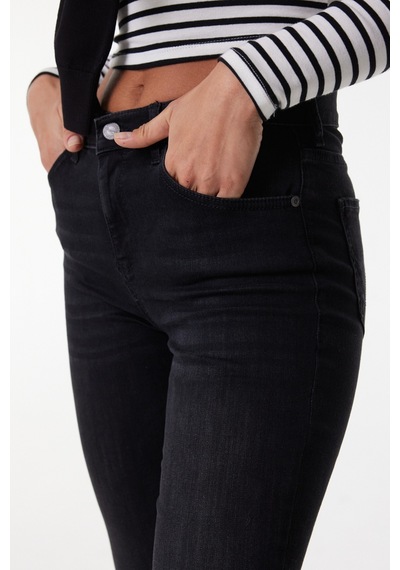 Wrangler High Rise Skinny Fit Denim Esnek Yüksek Bel Jean Kot Pantolon W27H019001 Siyah