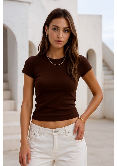 Kadın Kahverengi Esnek Kumaşlı Vücuda Oturan Slim Fit Kısa Kollu Crop T-shirt Kahverengi