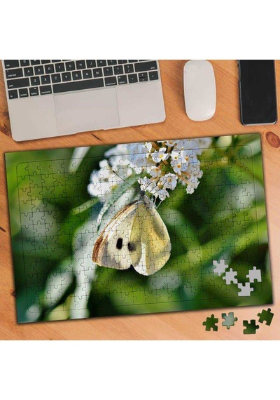Minik Çiceğe Konan Kelebek 240 Parça Puzzle Yapboz-75154