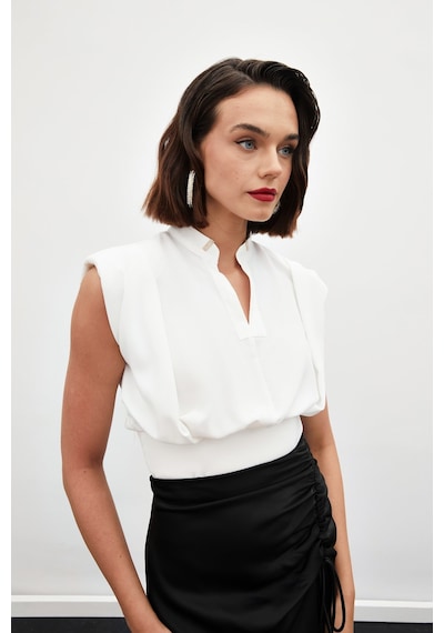 Sateen Yaka Aksesuarlı Kolsuz Bluz - Ekru-134851