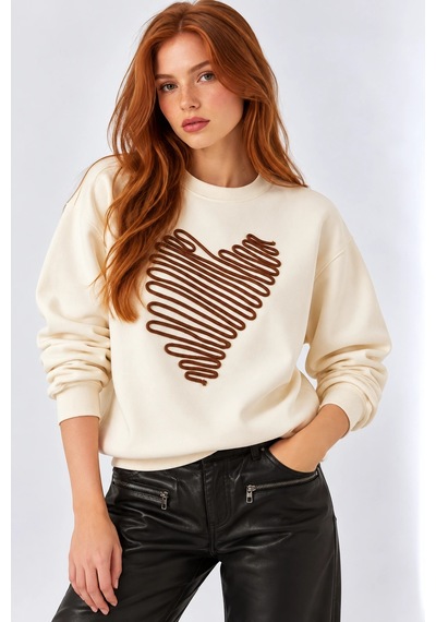 Mevese Kalp İşlemeli Kadın Sweatshirt- Bej
