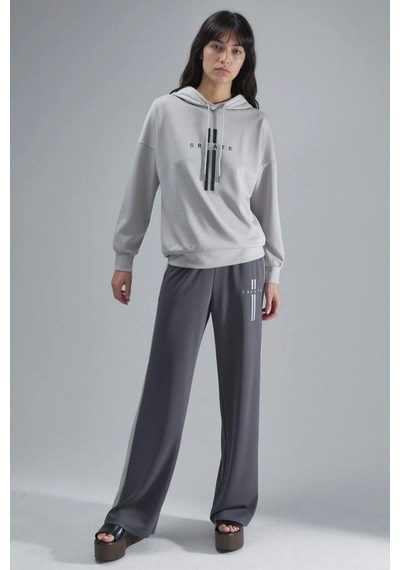 Hiccup Modal Dokulu Kapüşonlu Sweatshirt Ve Şerit Detaylı Pantolon Takımı Bersan Collection Gri Hiccup Modal Dokulu Kapüşonlu Sweatshirt Ve Şerit Detaylı Pantolon Takımı Bersan Collection Gri