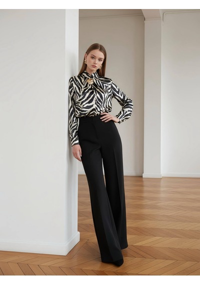 Pera Moda Gold Broşlu Zebra & Batik Desenli Bluz Siyah