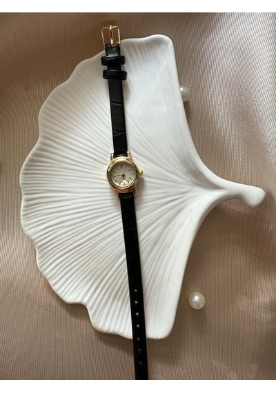 Retro Minimal Deri Kordon Vintage Kadın Kol Saati Minik Altın