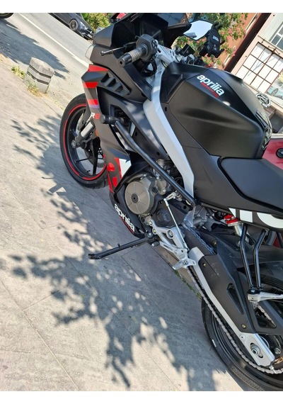 Aprilia Rs 457 Ön Koruma Demiri Siyah