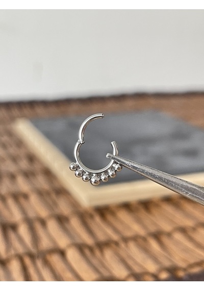 %100 Cerrahi Çelik Yedi Toplu Kilitli Çelik Halka Septum Piercing Beyaz