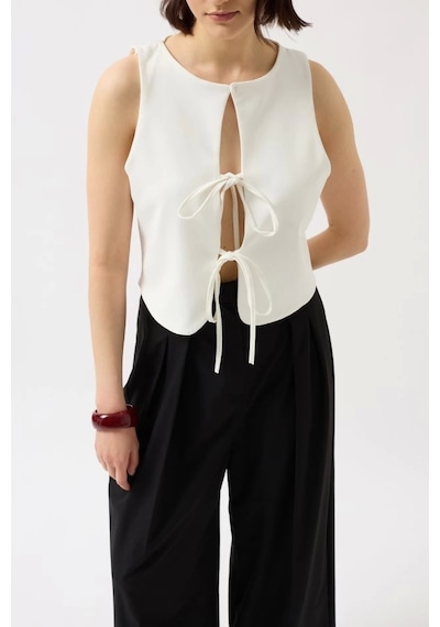 Defymoda Bağcık Detay Dekolte Bluz Beyaz