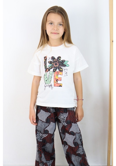 Fesshera Kız Çocuk Love Yourself Baskılı Tişört Ve Geometrik Etnik Desenli Geniş Paça Pantolon Takımı Siyah Fesshera Kız Çocuk Love Yourself Baskılı Tişört Ve Geometrik Etnik Desenli Geniş Paça Pantolon Takımı Siyah