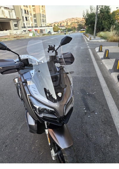 Motocam Qj Atr 125 Ön Cam 2023-2026 Model 55cm Şeffaf Renkli 4mm Kısa Cam