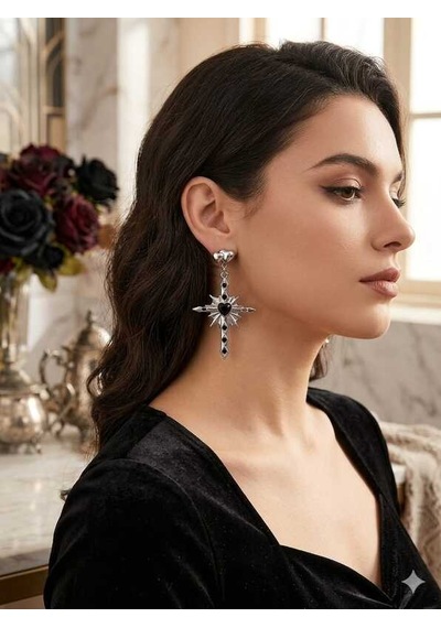 Dükkan Design Kalpli Gotik Haç Küpe Gümüş - Siyah