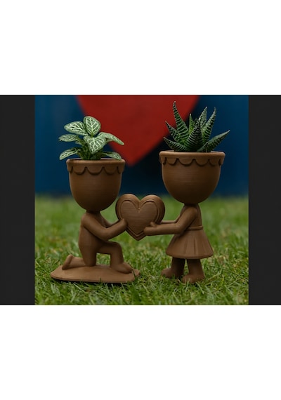 3d Baskı Aşk Saksısı - Kalp Tutan Çift Figürlü Dekoratif Saksı - Kahverengi