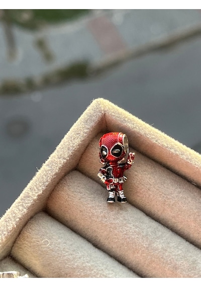 Deadpool Charm Gümüş Kaplama Kırmızı