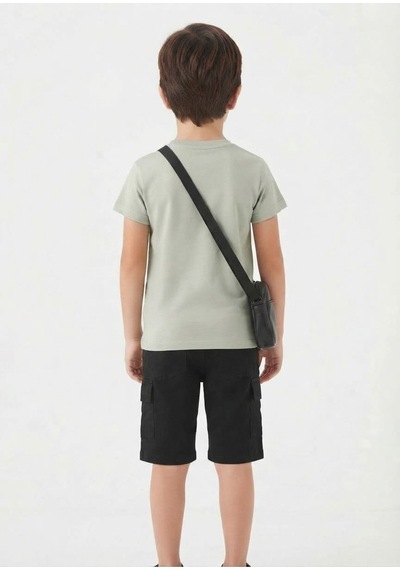 Gülerçocuk Erkek Çocuk Seul Baskılı Haki Tişört Ve Siyah Kargo Şort Kombini + Çanta Hediyeli / Takımlı Stritwear Set Haki Haki Gülerçocuk Erkek Çocuk Seul Baskılı Haki Tişört Ve Siyah Kargo Şort Kombini + Çanta Hediyeli / Takımlı Stritwear Set Haki Haki