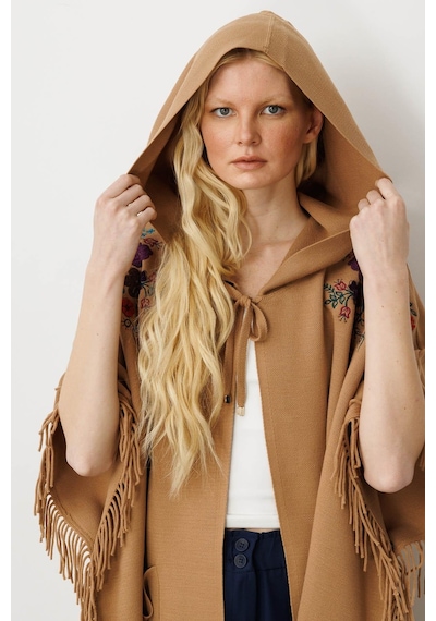 Desen Triko Kadın Omuzu Aplikeli Yanı Püsküllü Panço Camel Camel