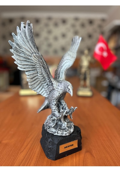 Siyah Beyazlı Taraftarlara Özel Kartal Figürü