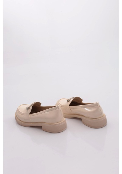 Dgn 5112-424 Üçgen Taş Detayli Kadin Loafer Ayakkabi Ten Rugan